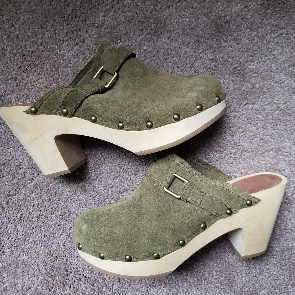 Gap Clogs